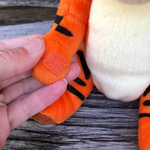 Tigger toy ©️1997 stuffed animal Disney 7.5” high Velcro paws Plush Plushie - Picture 7 of 12